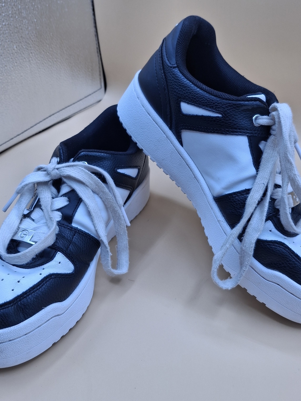 GBG Los Angeles Black & White Low-Top Kids Sneakers
